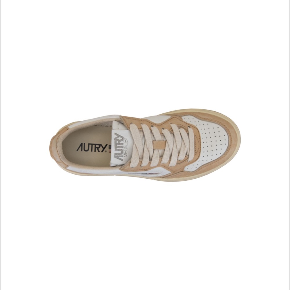 Autry Medalist Low Sneaker View 2